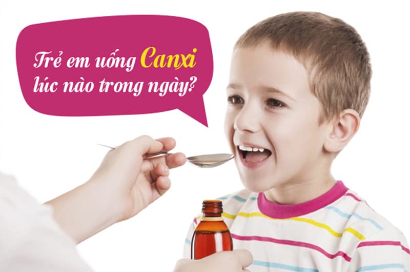 Nên bổ sung canxi cho trẻ 2 tuổi vào buổi sáng