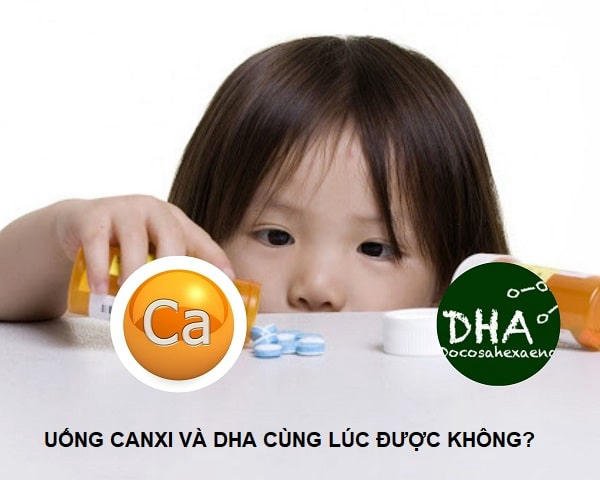 Cho bé uống Canxi và DHA cùng lúc có được không?